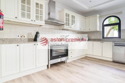 4 bedrooms Villa in Palm Jumeirah, UAE No. 86112 12