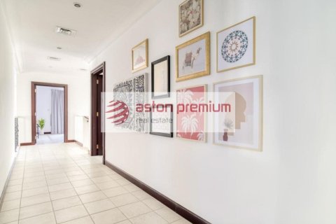 4 bedrooms Villa in Palm Jumeirah, UAE No. 86112 11