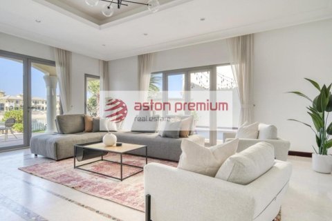 4 bedrooms Villa in Palm Jumeirah, UAE No. 86112 3