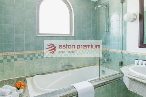 4 bedrooms Villa in Palm Jumeirah, UAE No. 86112 27