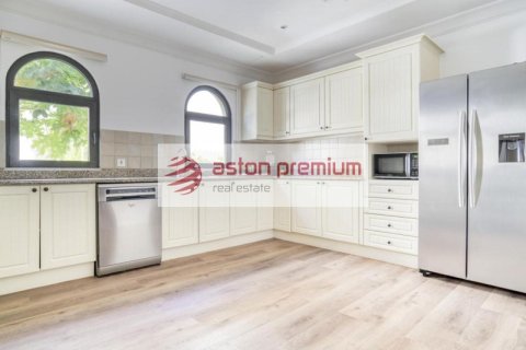 4 bedrooms Villa in Palm Jumeirah, UAE No. 86112 13