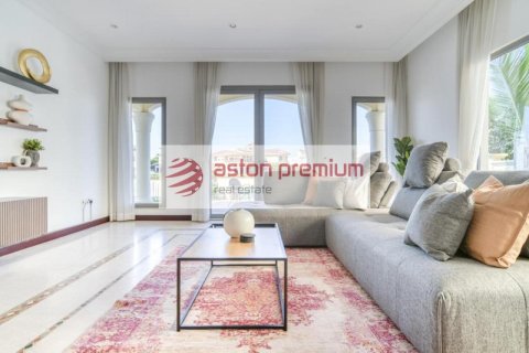 4 bedrooms Villa in Palm Jumeirah, UAE No. 86112 4