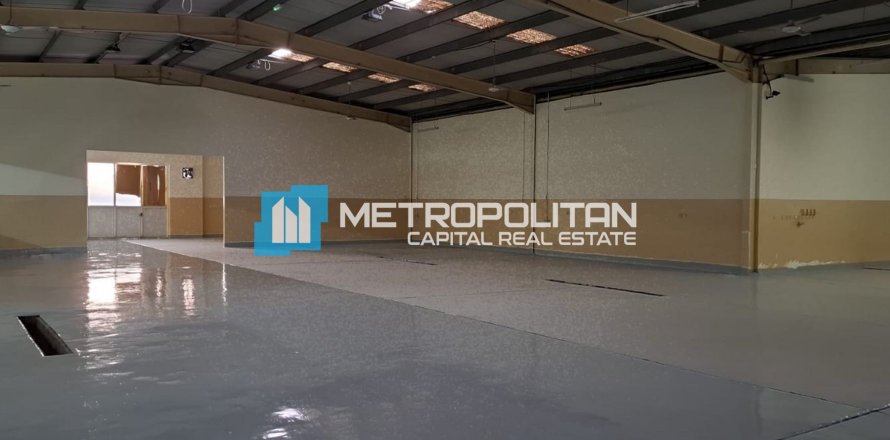 3399.9m² Warehouse in Mussafah, UAE No. 87304