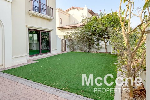 Villa de 6 dormitorios en Rosa, UAE No. 74179 25