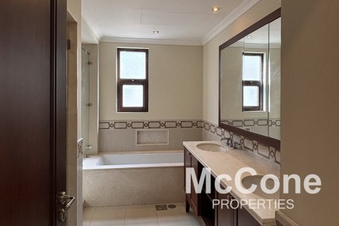 Villa de 6 dormitorios en Rosa, UAE No. 74179 16