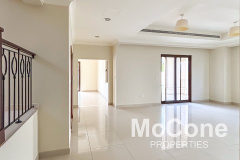 Villa de 6 dormitorios en Rosa, UAE No. 74179 5