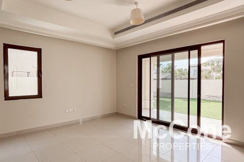 Villa de 6 dormitorios en Rosa, UAE No. 74179 8