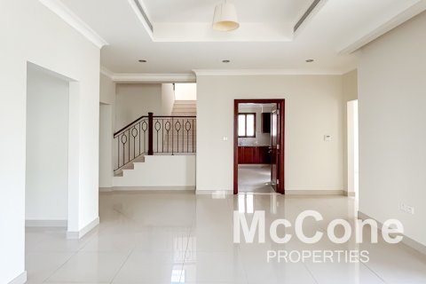 Villa de 6 dormitorios en Rosa, UAE No. 74179 4