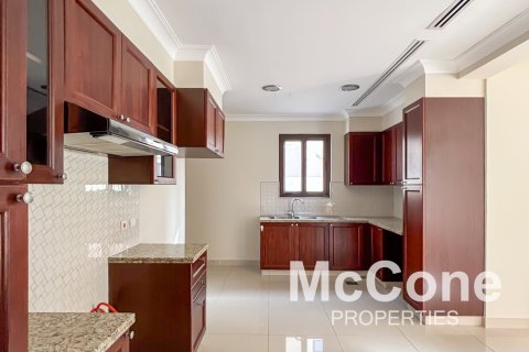 Villa de 6 dormitorios en Rosa, UAE No. 74179 10