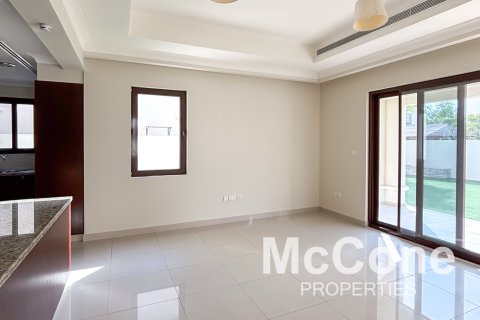Villa de 6 dormitorios en Rosa, UAE No. 74179 9