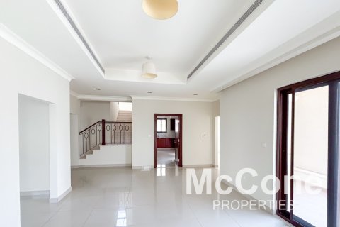 Villa de 6 dormitorios en Rosa, UAE No. 74179 3