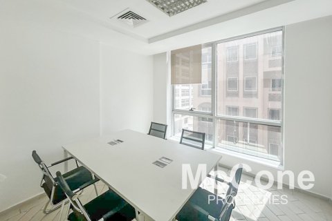 Office de 90.02m² en Al Barsha 1, UAE No. 74184 5