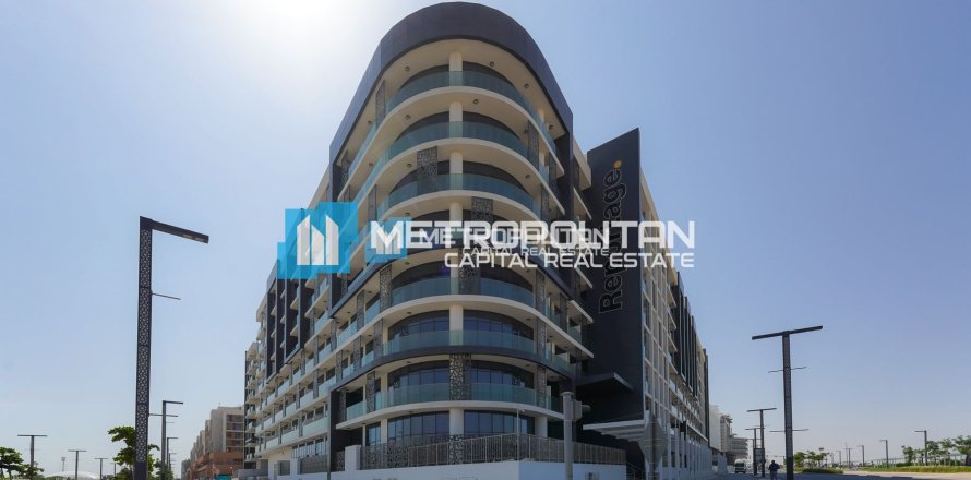 Квартира с 2 спальнями в Masdar City, ОАЭ №104812