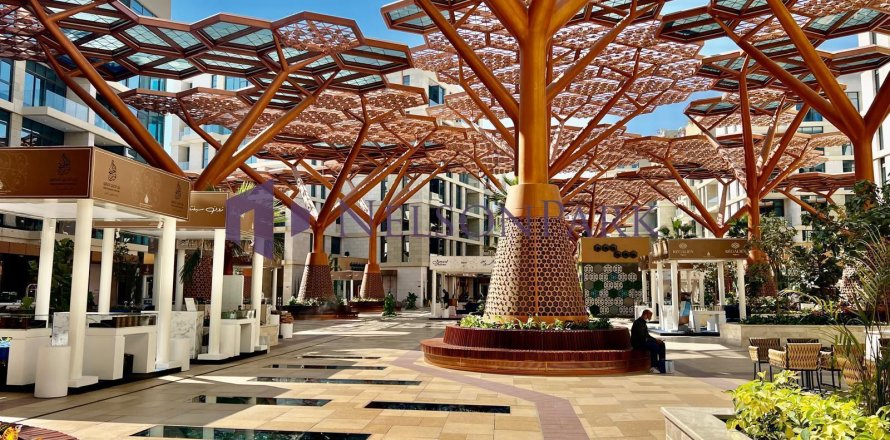 4 bedrooms Apartment in Doha, Qatar No. 57419