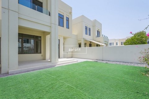 Villa de 3 dormitorios en Dubai, UAE No. 102344 2