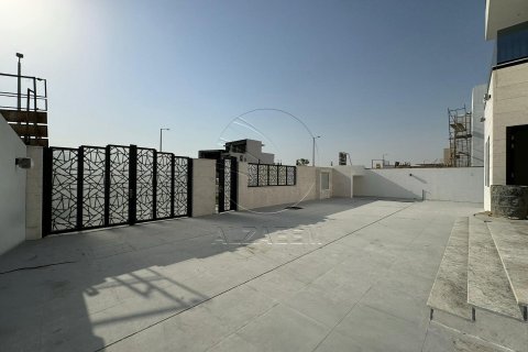 Villa de 5 dormitorios en Al Shamkha, UAE No. 91321 3