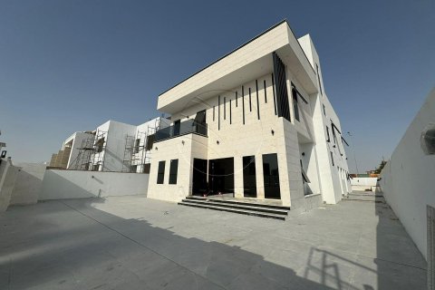 Villa de 5 dormitorios en Al Shamkha, UAE No. 91321 2