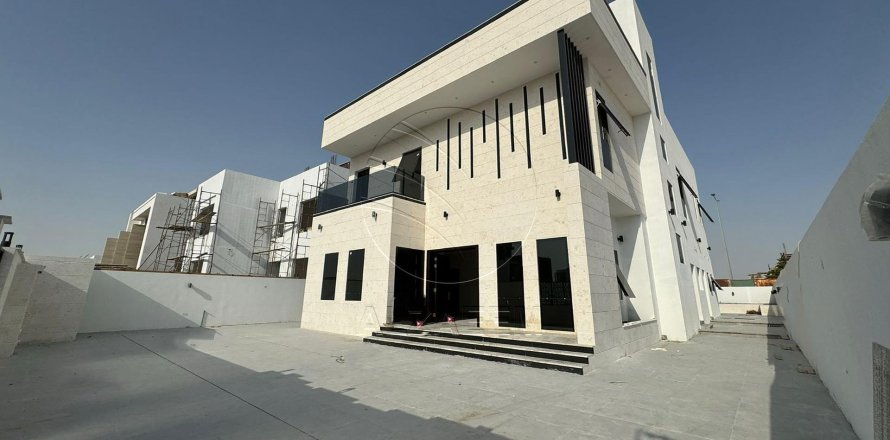 Villa de 5 dormitorios en Al Shamkha, UAE No. 91321
