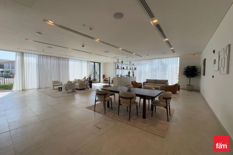 Villa de 3 dormitorios en Dubai, UAE No. 105574 2
