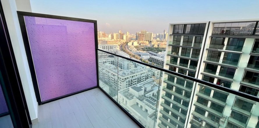 Studio Apartment in Dubai, UAE No. 105579