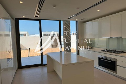 Villa de 4 dormitorios en Abu Dhabi, UAE No. 86574 8