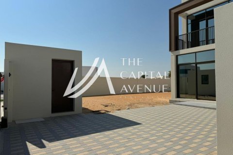 Villa de 4 dormitorios en Abu Dhabi, UAE No. 86574 6