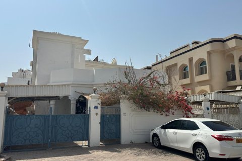 Villa de 2 dormitorios en Al Khuwair, Oman No. 105031 2