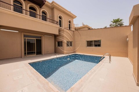 Villa de 4 dormitorios en Abu Dhabi, UAE No. 90190 2