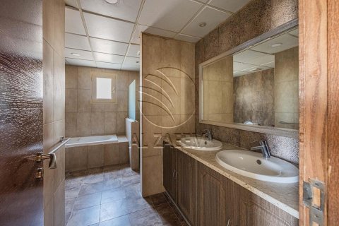 Villa de 4 dormitorios en Abu Dhabi, UAE No. 90190 6