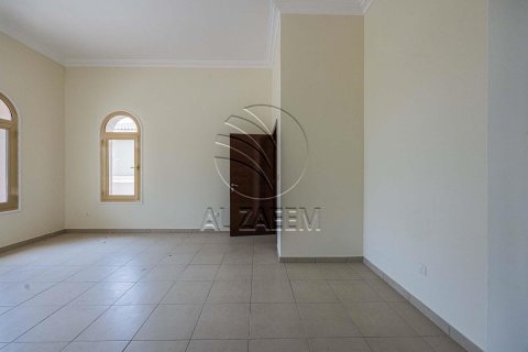Villa de 4 dormitorios en Abu Dhabi, UAE No. 90190 13
