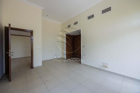 Villa de 4 dormitorios en Abu Dhabi, UAE No. 90190 16