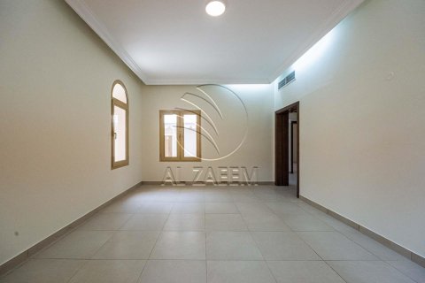 Villa de 4 dormitorios en Abu Dhabi, UAE No. 90190 18
