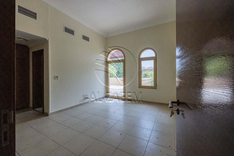Villa de 4 dormitorios en Abu Dhabi, UAE No. 90190 17