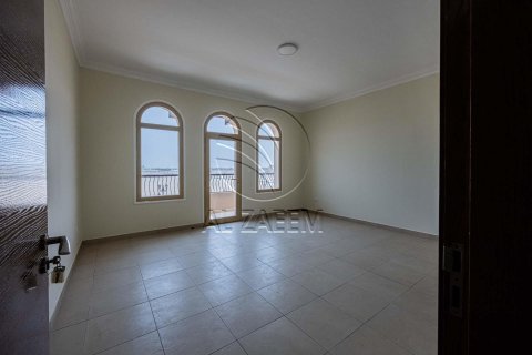 Villa de 4 dormitorios en Abu Dhabi, UAE No. 90190 12