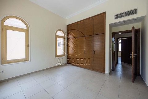 Villa de 4 dormitorios en Abu Dhabi, UAE No. 90190 4