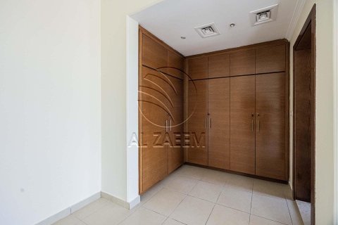 Villa de 4 dormitorios en Abu Dhabi, UAE No. 90190 15