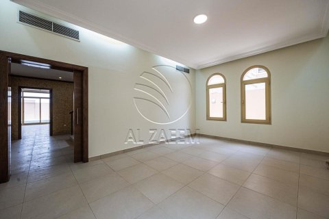 Villa de 4 dormitorios en Abu Dhabi, UAE No. 90190 19