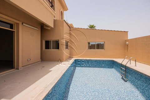Villa de 4 dormitorios en Abu Dhabi, UAE No. 90190 25