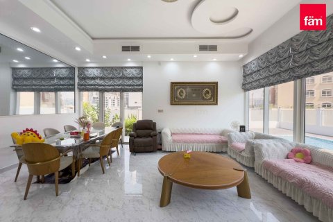 Villa de 3 dormitorios en Dubai, UAE No. 100604 2
