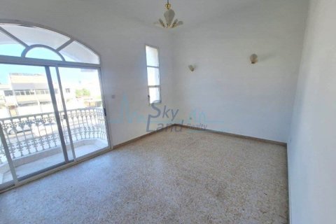 Villa de 4 dormitorios en Umm Suqeim, UAE No. 72355 12