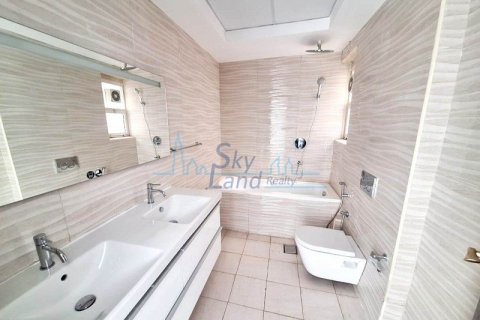 Villa de 4 dormitorios en Umm Suqeim, UAE No. 72355 13