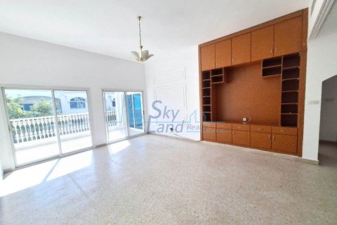Villa de 4 dormitorios en Umm Suqeim, UAE No. 72355 7