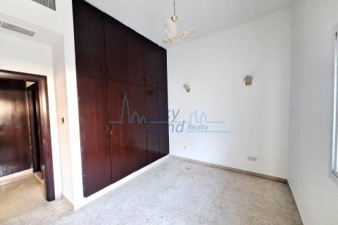 Villa de 4 dormitorios en Umm Suqeim, UAE No. 72355 9