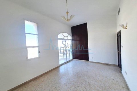 Villa de 4 dormitorios en Umm Suqeim, UAE No. 72355 8