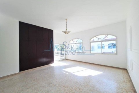 Villa de 4 dormitorios en Umm Suqeim, UAE No. 72355 11