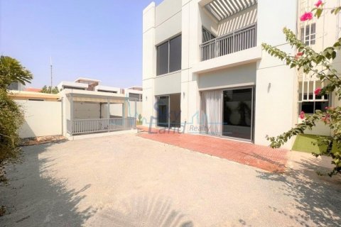 Villa de 5 dormitorios en Umm Suqeim, UAE No. 72356 2