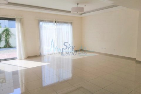 Villa de 5 dormitorios en Umm Suqeim, UAE No. 72356 7