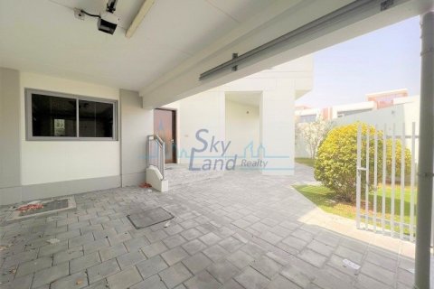 Villa de 5 dormitorios en Umm Suqeim, UAE No. 72356 3