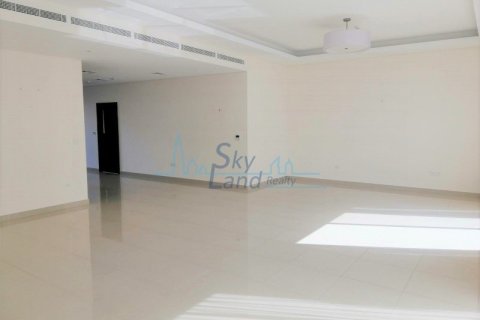 Villa de 5 dormitorios en Umm Suqeim, UAE No. 72356 4