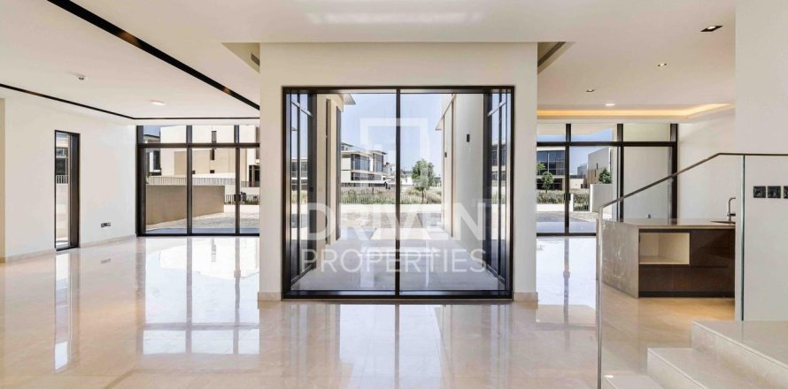 Villa de 4 dormitorios en Golf Place, UAE No. 84092